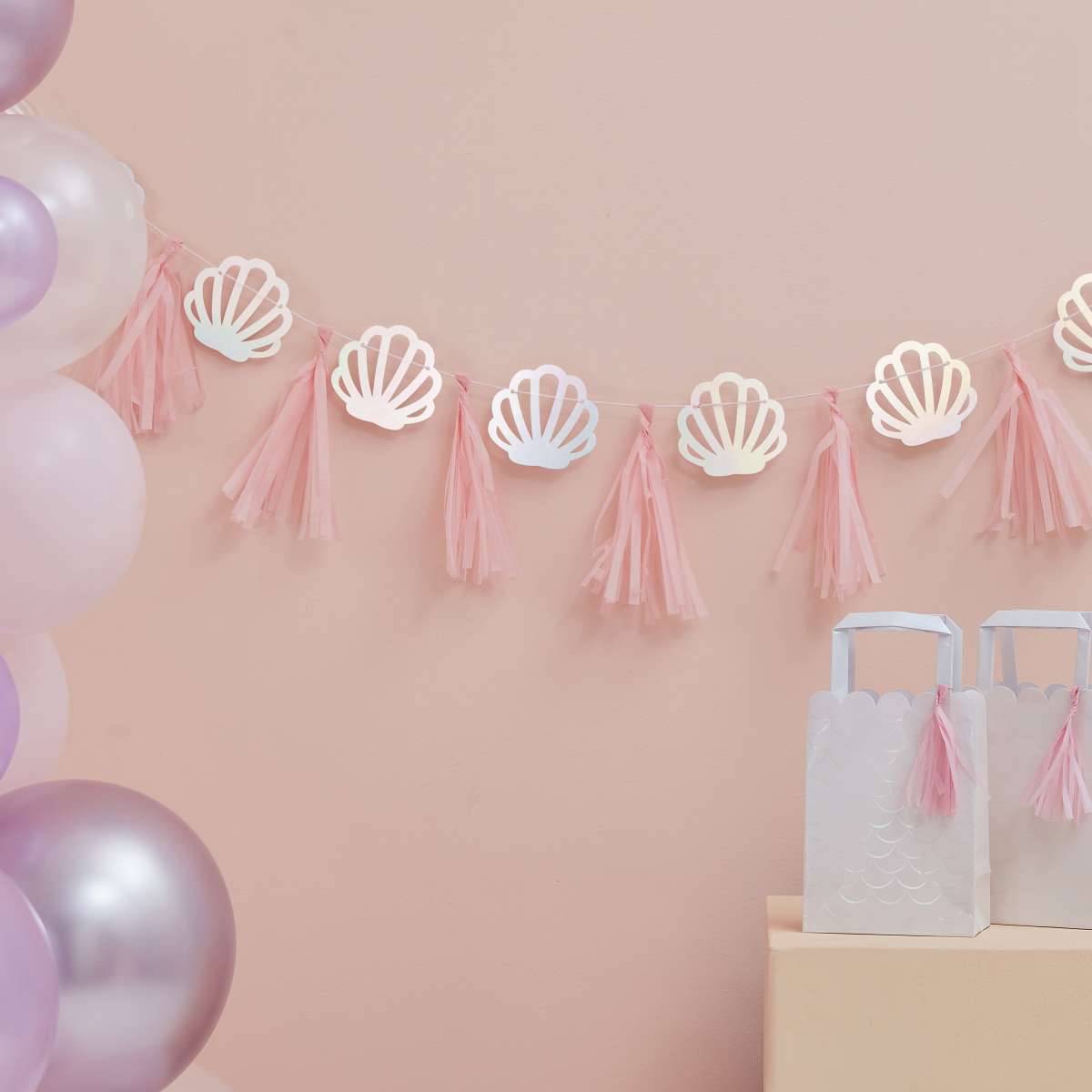 1 Tassel Garland - Shells and Tassels - Pink and Iridescent - Luftballon-Welt